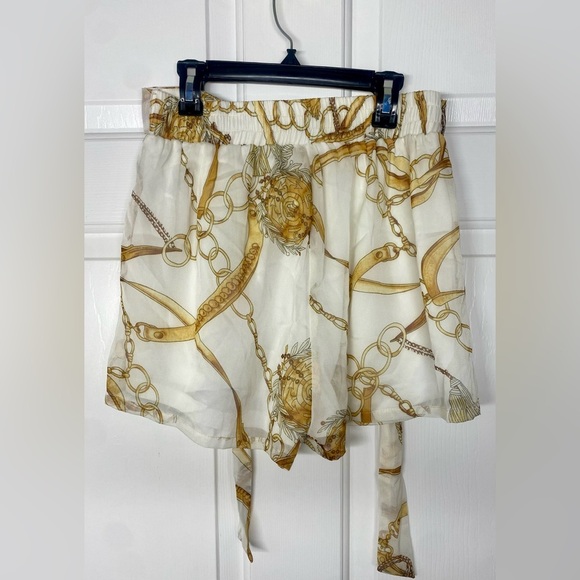 Fashion Nova Flying So Far Tropical Shorts Only !!! Size S NWT - Picture 3 of 4